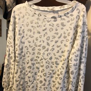 Boutique blouse silver leopard print